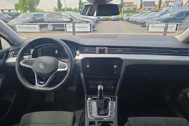 Volkswagen Passat (2021) thumbnail 6