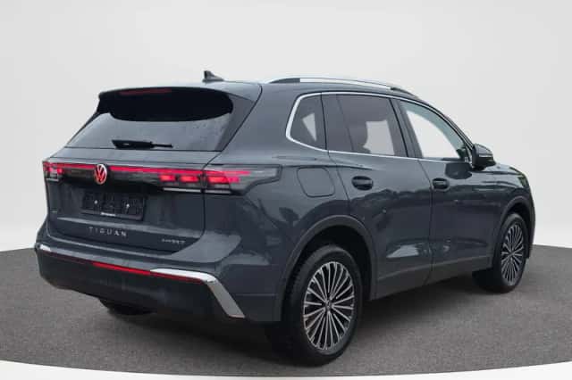 Volkswagen Tiguan (2025) thumbnail 2