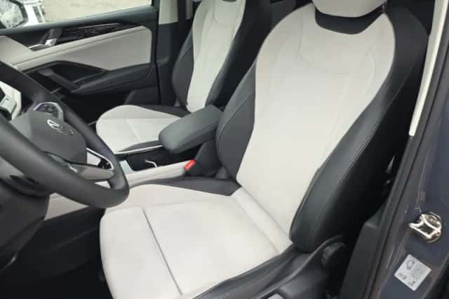 Volkswagen Tiguan (2025) thumbnail 5