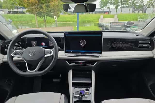 Volkswagen Tiguan (2025) thumbnail 6