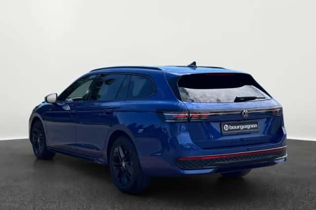 Volkswagen Passat (2025) thumbnail 2
