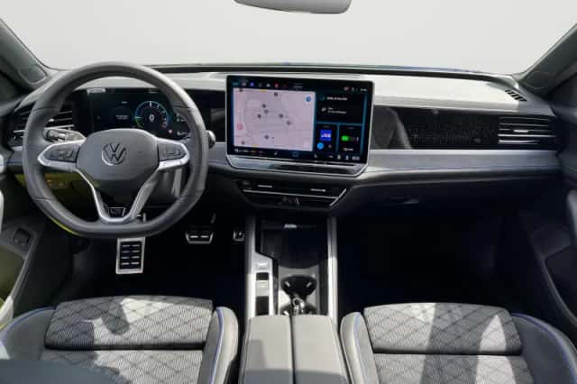 Volkswagen Passat (2025) thumbnail 4