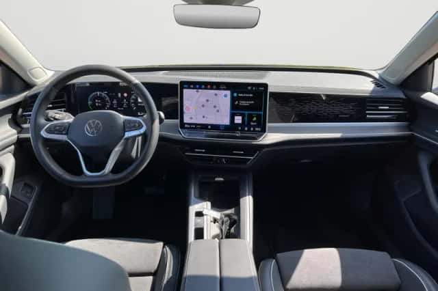 Volkswagen Passat (2025) thumbnail 4