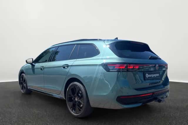 Volkswagen Passat (2025) thumbnail 2