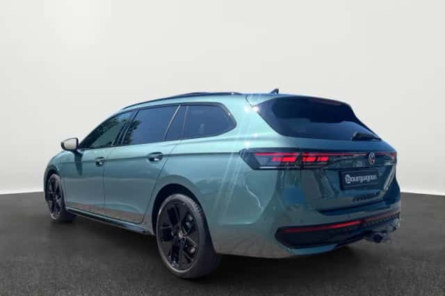 Volkswagen Passat (2025) thumbnail 2