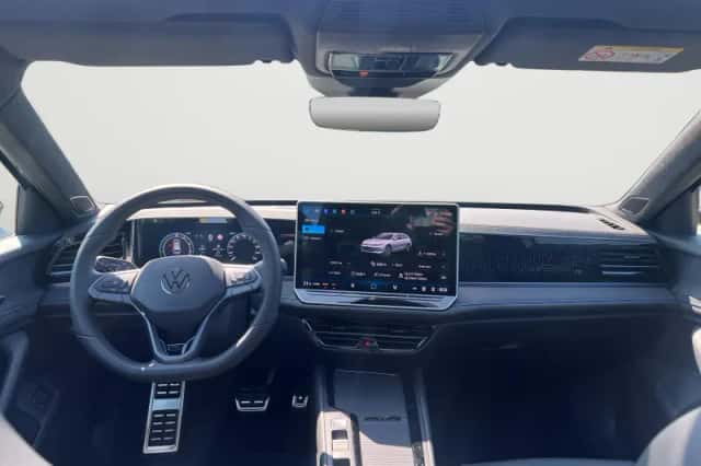 Volkswagen Passat (2025) thumbnail 4
