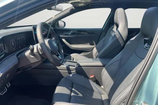 Volkswagen Passat (2025) thumbnail 4