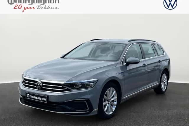 Volkswagen Passat (2022) thumbnail 1