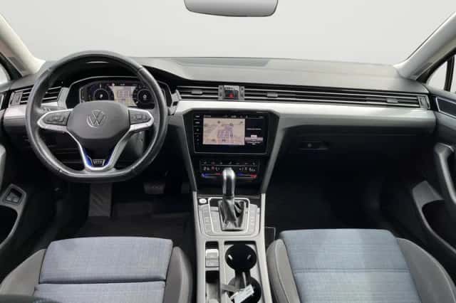 Volkswagen Passat (2022) thumbnail 4
