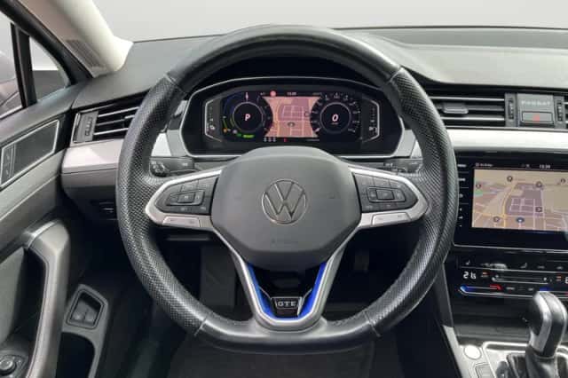 Volkswagen Passat (2022) thumbnail 5