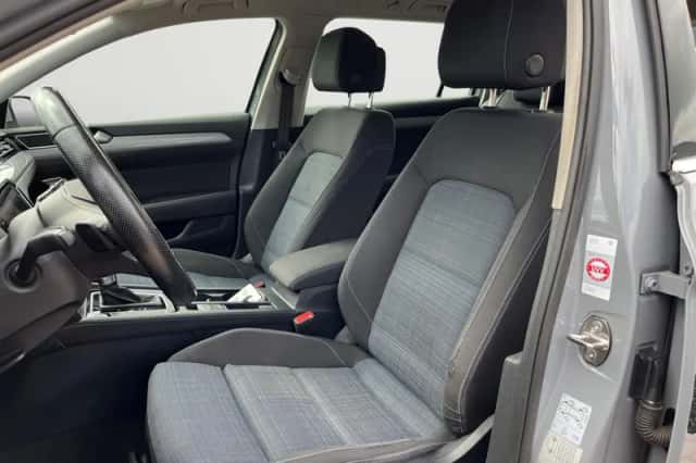Volkswagen Passat (2022) thumbnail 5