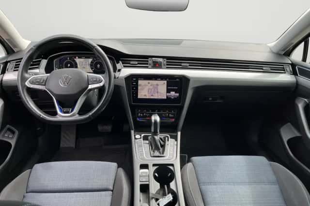 Volkswagen Passat (2022) thumbnail 6