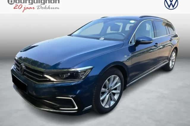 Volkswagen Passat (2023) thumbnail 1