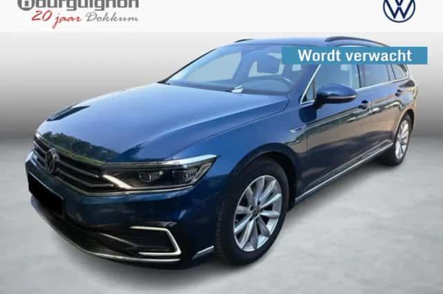 Volkswagen Passat (2023) thumbnail 1