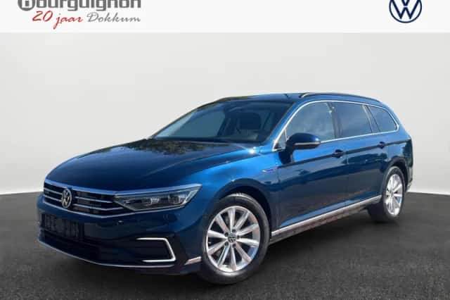 Volkswagen Passat (2023) thumbnail 1