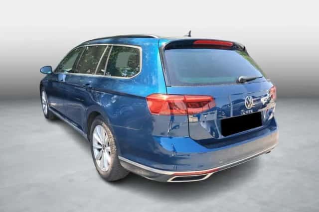 Volkswagen Passat (2023) thumbnail 2