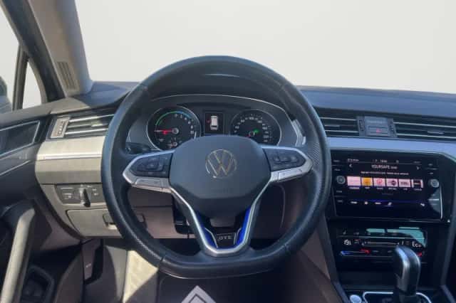 Volkswagen Passat (2023) thumbnail 5