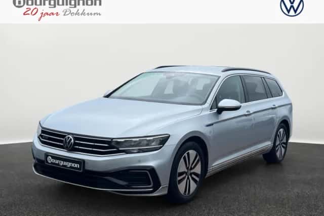 Volkswagen Passat (2021) thumbnail 1