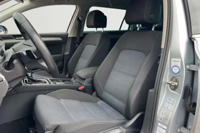 Volkswagen Passat (2021) thumbnail 5