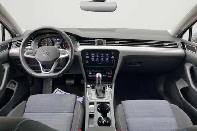 Volkswagen Passat (2021) thumbnail 6