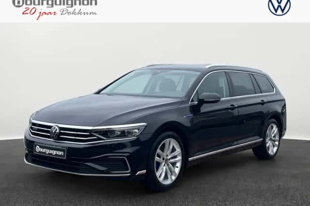 Volkswagen Passat (2023) thumbnail 1