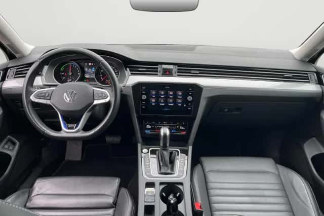 Volkswagen Passat (2023) thumbnail 6