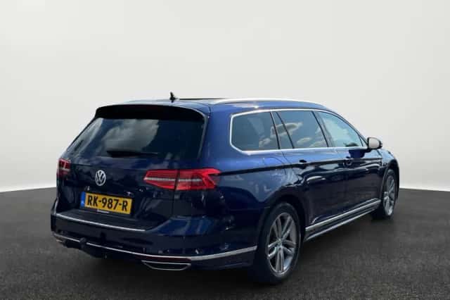 Volkswagen Passat (2018) thumbnail 2