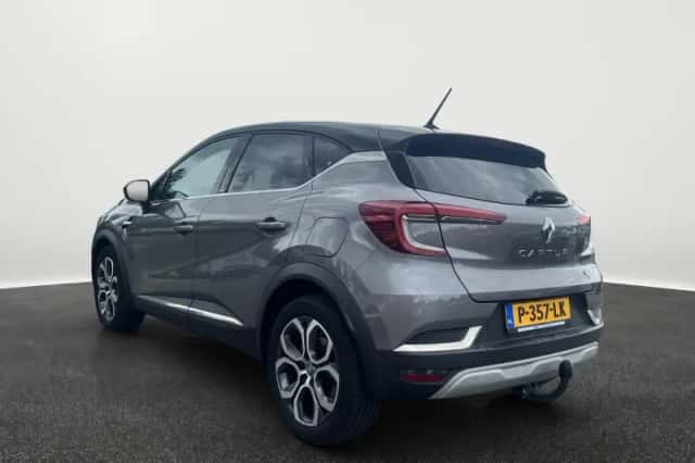 Renault Captur (2021) thumbnail 2