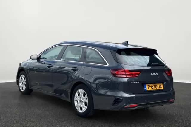 Kia Ceed Sportswagon (2022) thumbnail 2