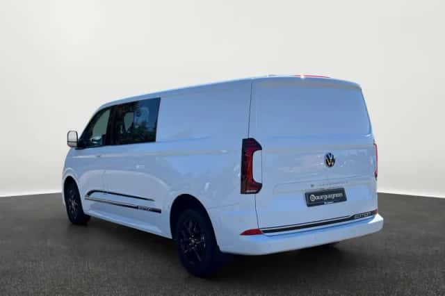 Volkswagen E-Transporter (2026) thumbnail 2