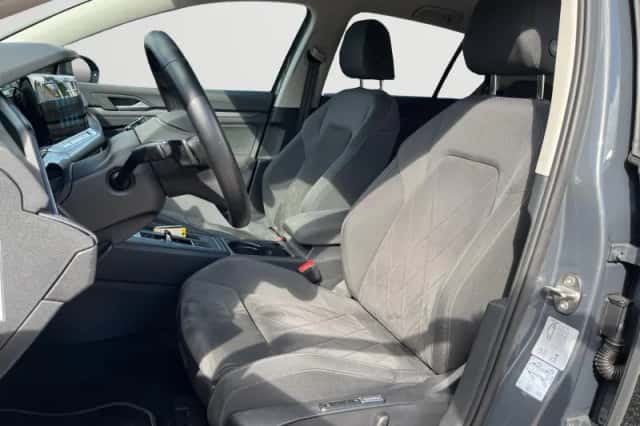 Volkswagen Golf (2020) thumbnail 4