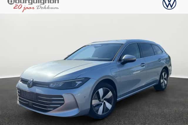 Volkswagen Passat (2025) thumbnail 1