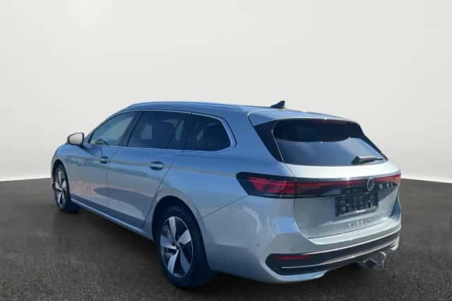 Volkswagen Passat (2025) thumbnail 2