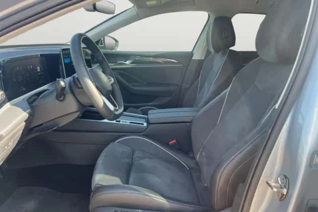Volkswagen Passat (2025) thumbnail 3