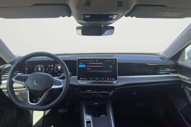 Volkswagen Passat (2025) thumbnail 4