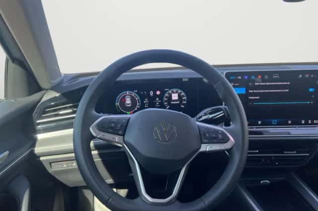 Volkswagen Passat (2025) thumbnail 5