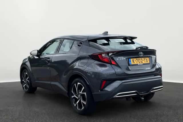 Toyota C-HR (2021) thumbnail 2