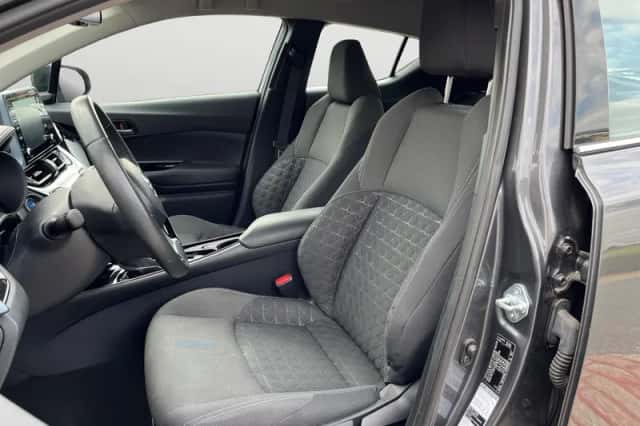 Toyota C-HR (2021) thumbnail 3