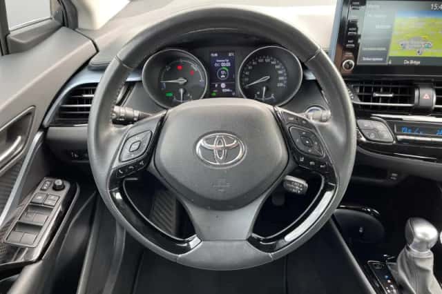 Toyota C-HR (2021) thumbnail 5