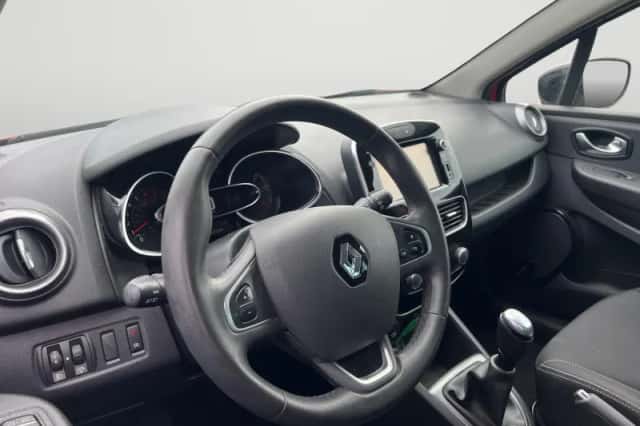 Renault Clio (2018) thumbnail 3