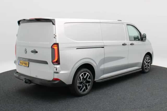 Volkswagen E-Transporter (2026) thumbnail 2