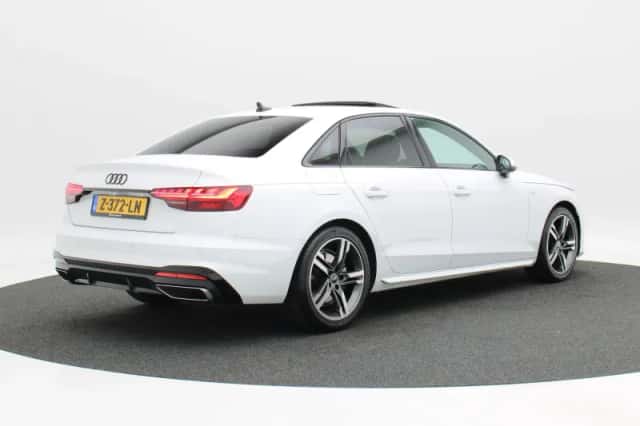 Audi A4 (2024) thumbnail 2