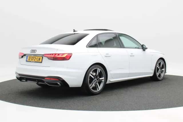Audi A4 (2024) thumbnail 2