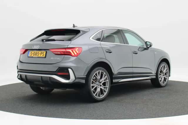 Audi Q3 (2022) thumbnail 3
