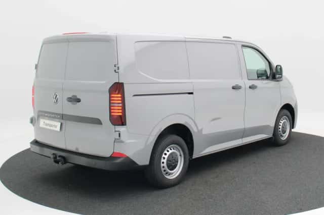Volkswagen E-Transporter (2026) thumbnail 2