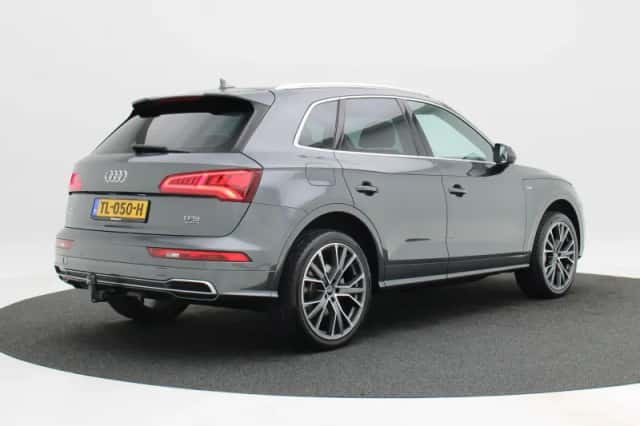 Audi Q5 (2018) thumbnail 2