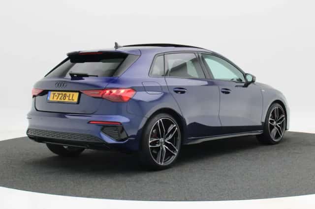 Audi A3 (2023) thumbnail 2