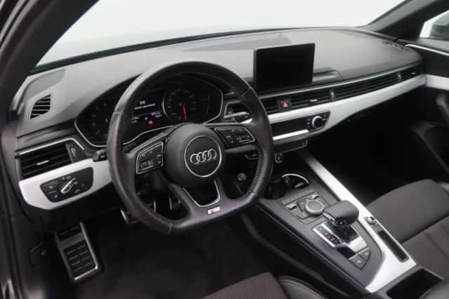 Audi A4 (2019) thumbnail 3