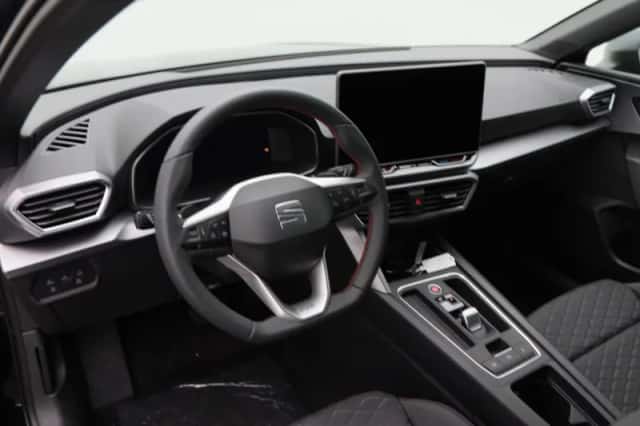 SEAT Leon (2026) thumbnail 3