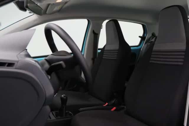 Volkswagen Up! (2023) thumbnail 6